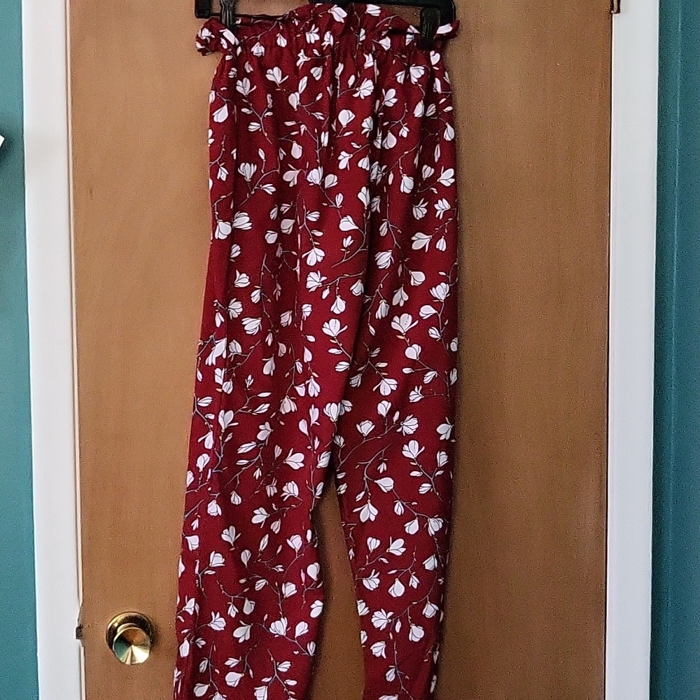 S red pants with flower pattern